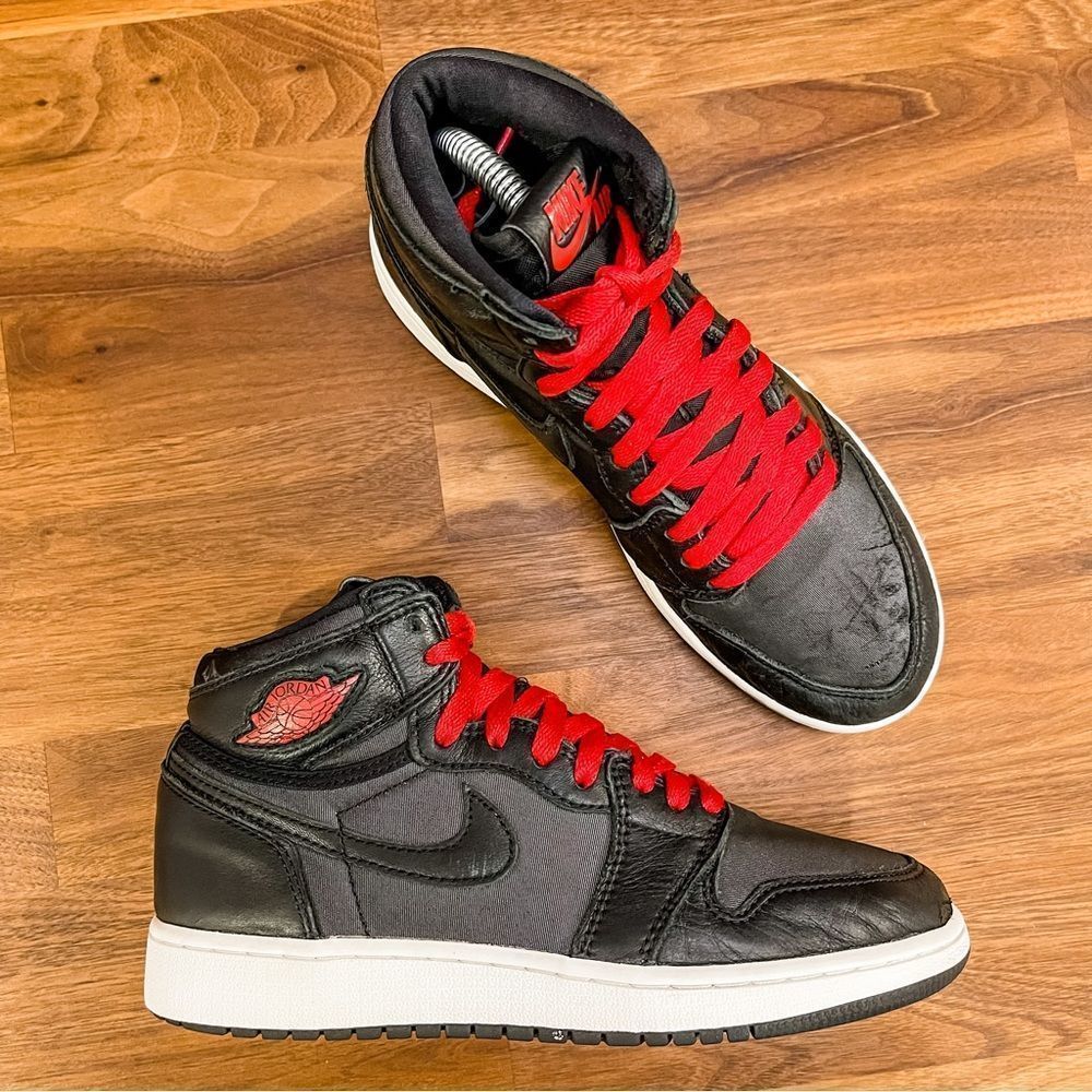 🍋 Nike Air Jordan 1 Retro High OG 'Black Satin/Gym Red'   Youth Size 5Y